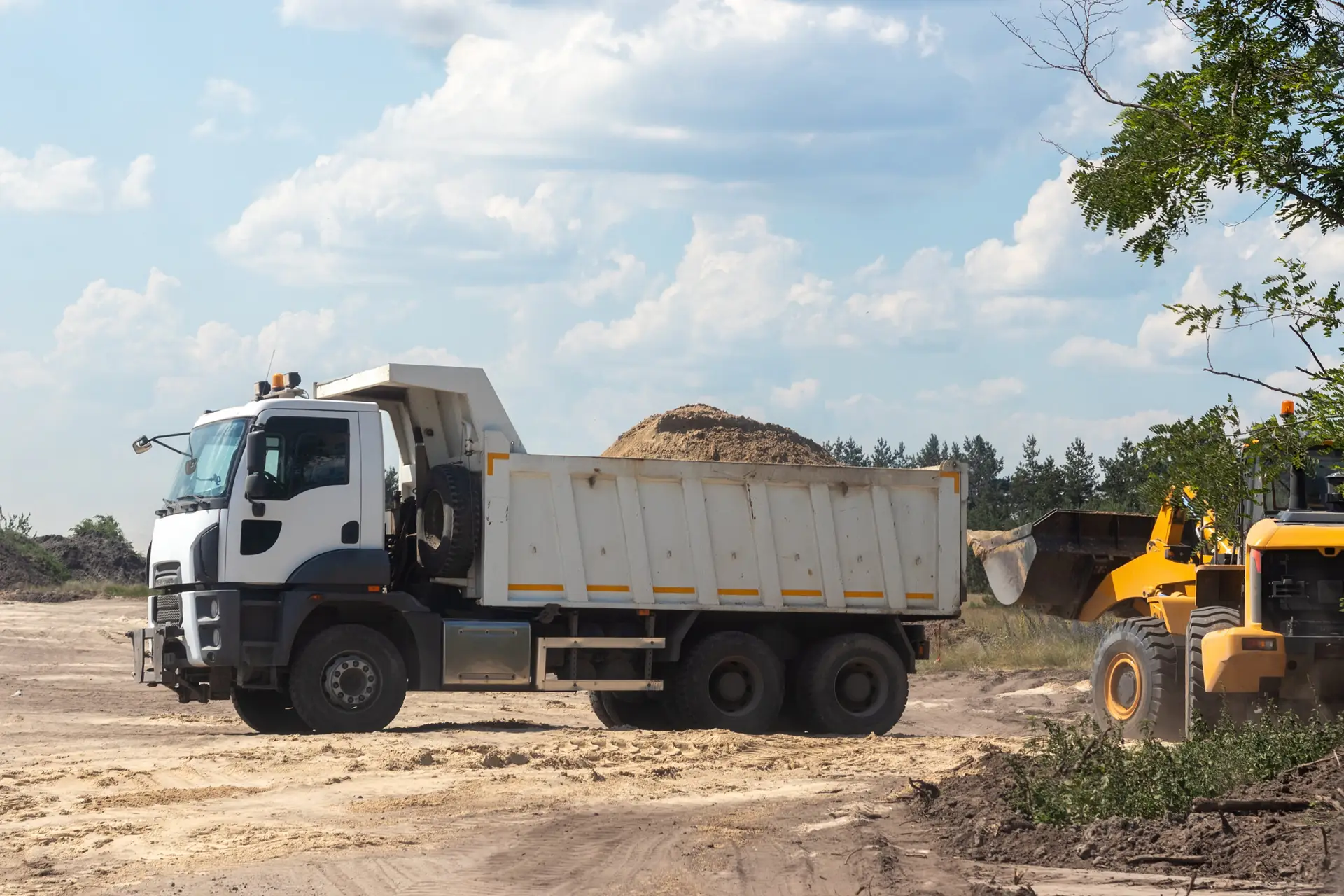 how much does a side loader garbage truck cost?