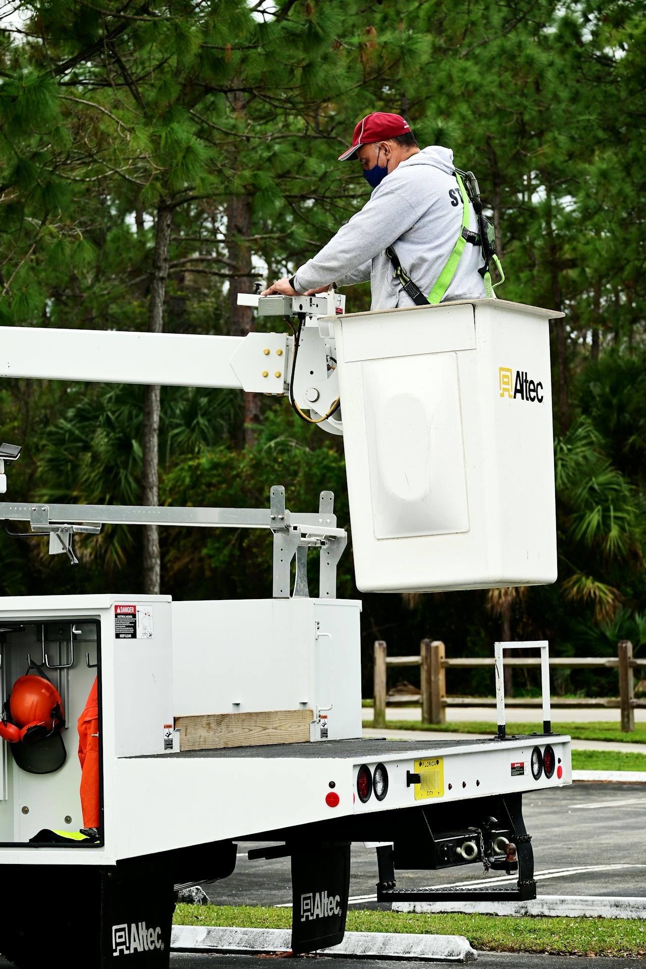 how much to rent a bucket truck?